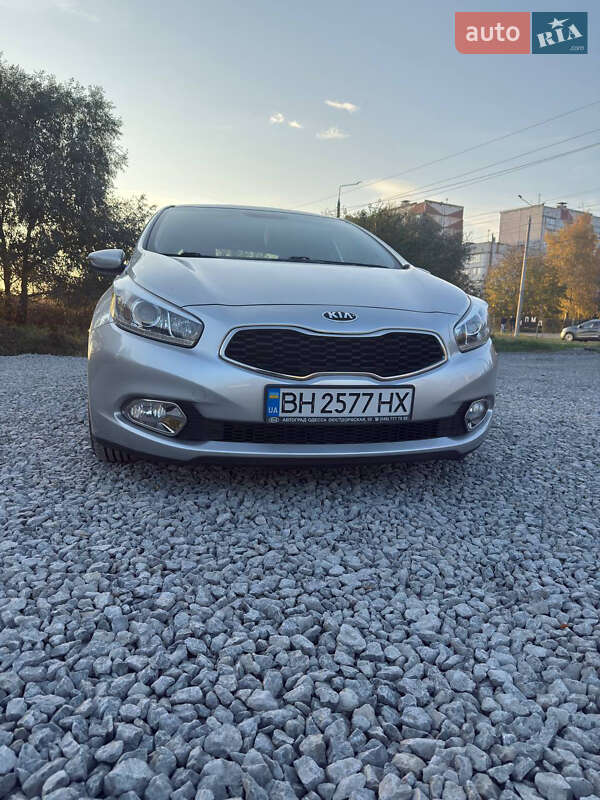 Хэтчбек Kia Ceed 2013 в Черновцах