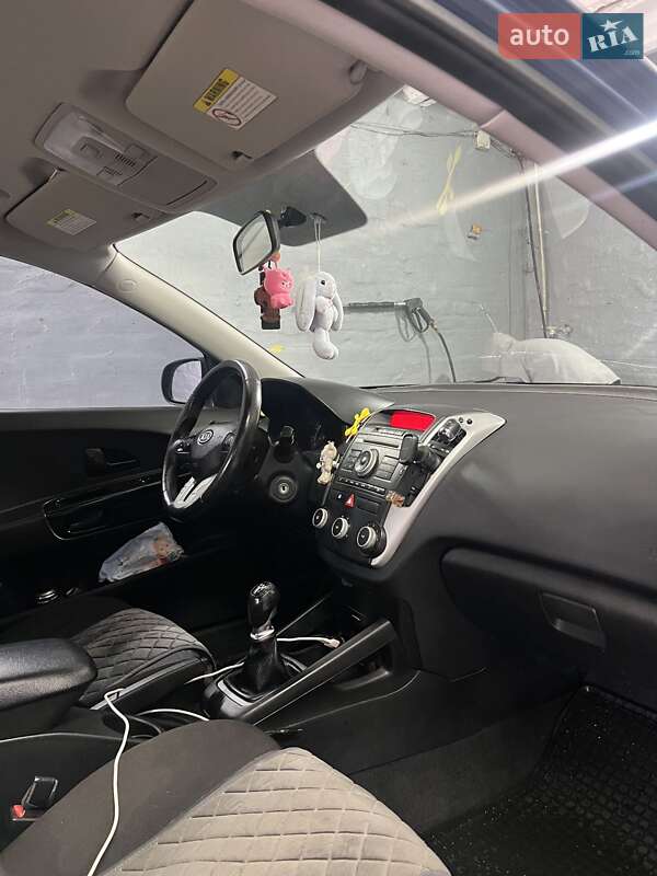 Хетчбек Kia Ceed 2010 в Ніжині фото 13 Хетчбек Kia Ceed 2010 в Ніжині