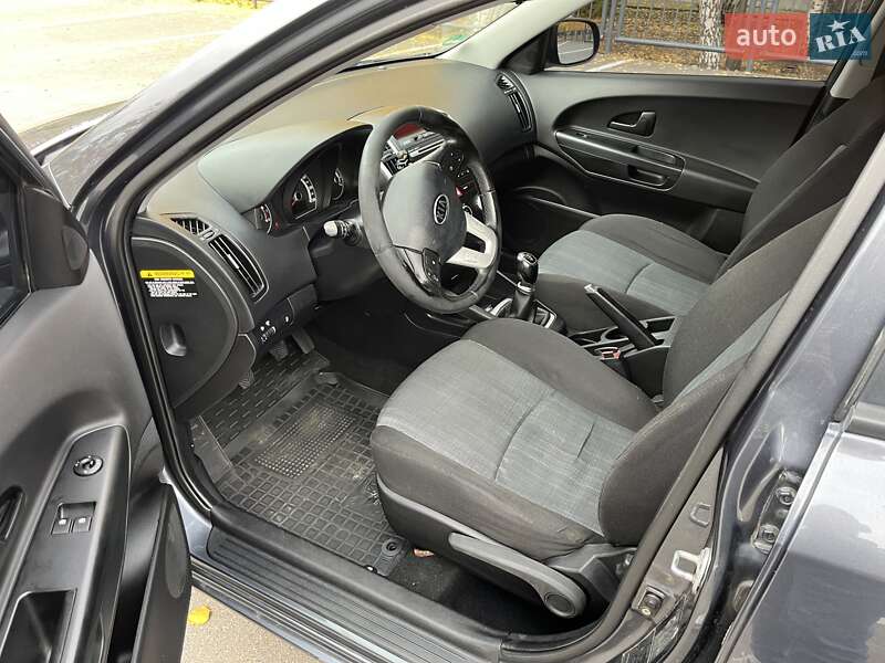 Хэтчбек Kia Ceed 2009 в Червоному Донце фото 13 Хэтчбек Kia Ceed 2009 в Червоному Донце