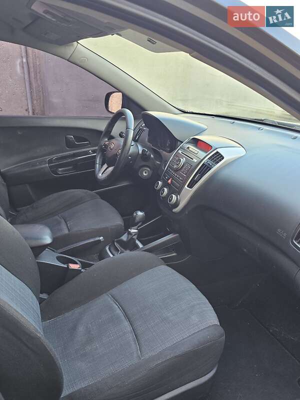 Универсал Kia Ceed 2010 в Киеве