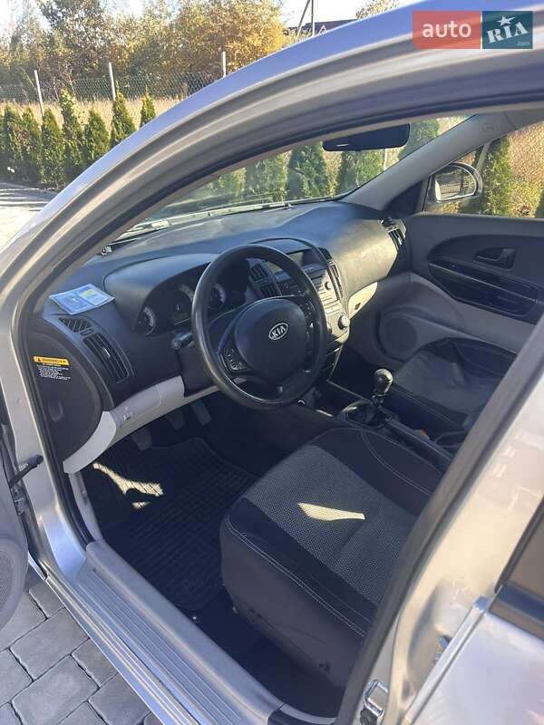 Хэтчбек Kia Ceed 2008 в Надворной