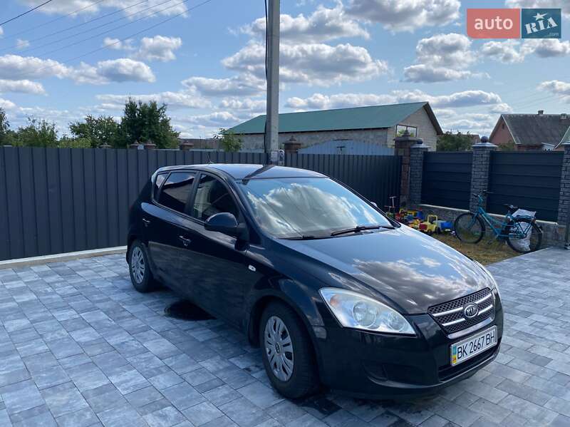 Хетчбек Kia Ceed 2008 в Сарнах фото 2 Хетчбек Kia Ceed 2008 в Сарнах