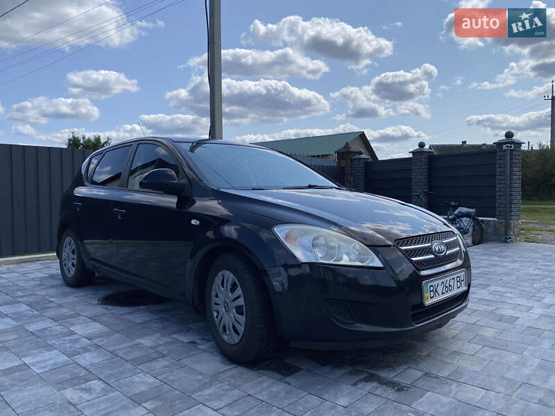 Хетчбек Kia Ceed 2008 в Сарнах фото 8 Хетчбек Kia Ceed 2008 в Сарнах