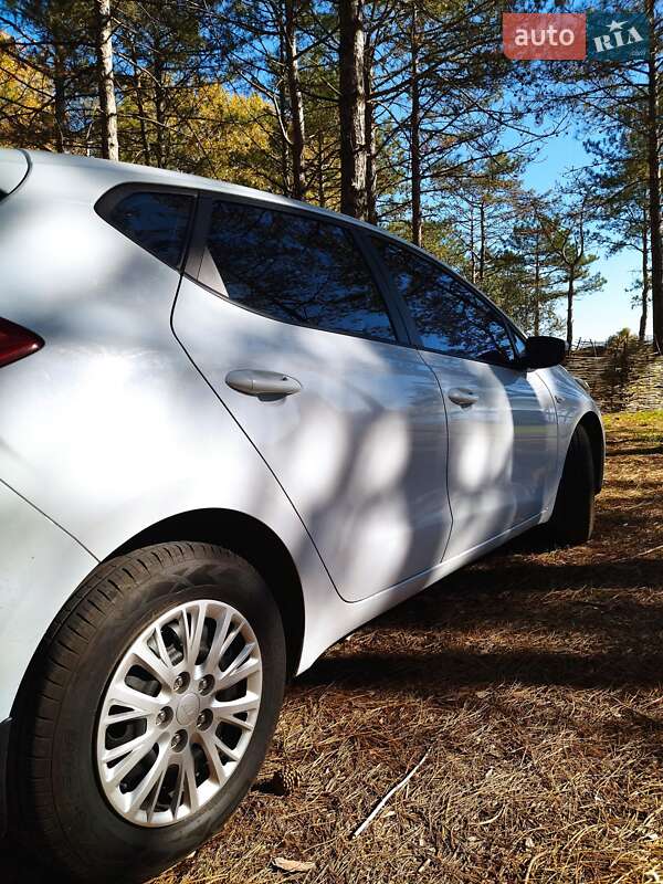 Хэтчбек Kia Ceed 2013 в Килии