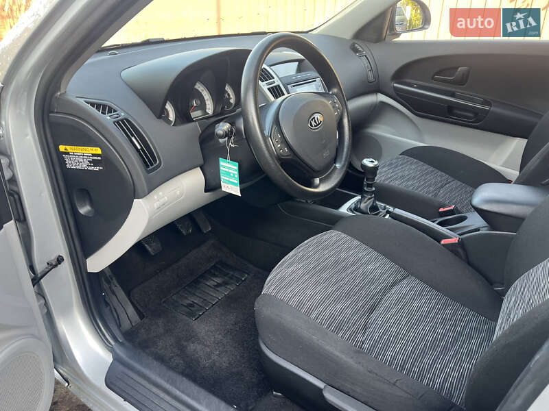 Універсал Kia Ceed 2009 в Охтирці