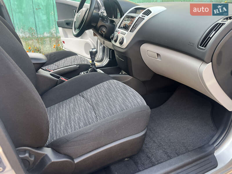 Універсал Kia Ceed 2009 в Охтирці