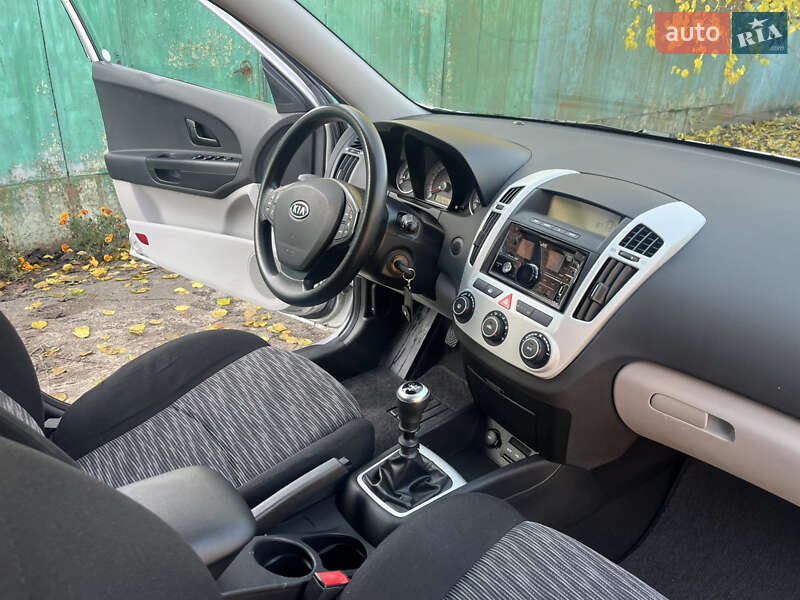 Універсал Kia Ceed 2009 в Охтирці