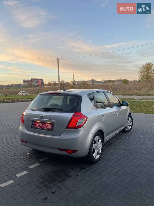 Хэтчбек Kia Ceed 2010 в Кропивницком