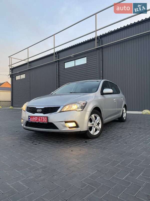 Хэтчбек Kia Ceed 2010 в Кропивницком