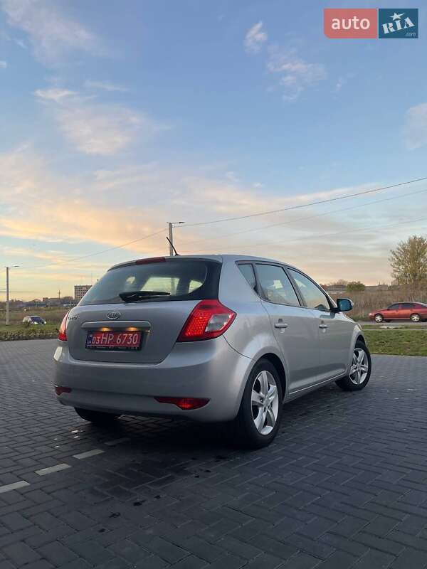 Хэтчбек Kia Ceed 2010 в Кропивницком