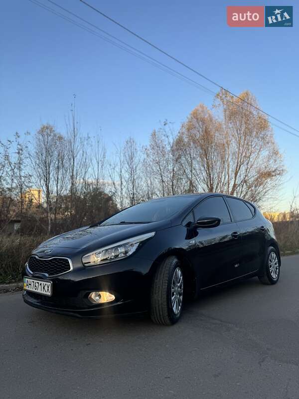 Хетчбек Kia Ceed 2013 в Києві фото 6 Хетчбек Kia Ceed 2013 в Києві