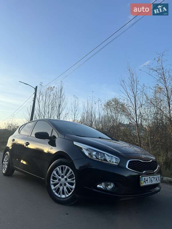 Хетчбек Kia Ceed 2013 в Києві фото 3 Хетчбек Kia Ceed 2013 в Києві