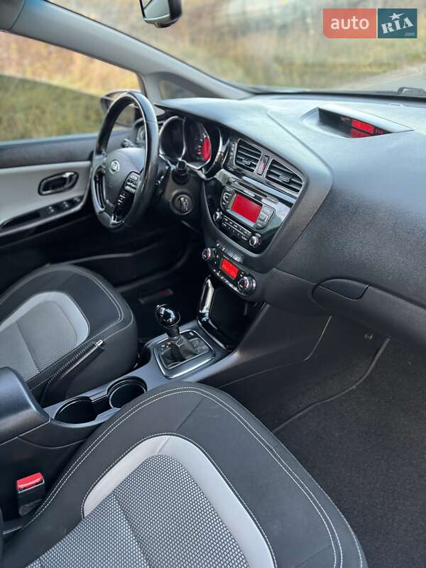 Хетчбек Kia Ceed 2013 в Києві фото 22 Хетчбек Kia Ceed 2013 в Києві