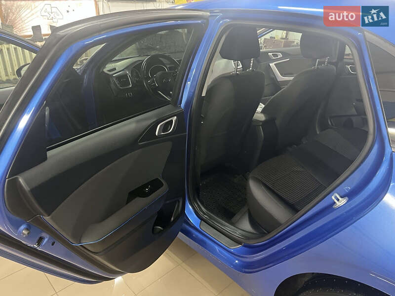 Хэтчбек Kia Ceed 2019 в Богодухове