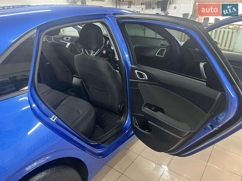 Хэтчбек Kia Ceed 2019 в Богодухове