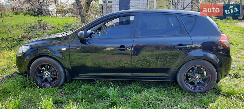 Хетчбек Kia Ceed 2009 в Горішніх Плавнях