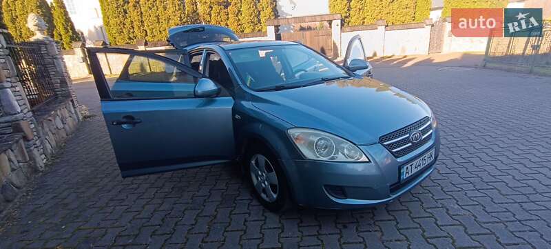 Хэтчбек Kia Ceed 2008 в Надворной