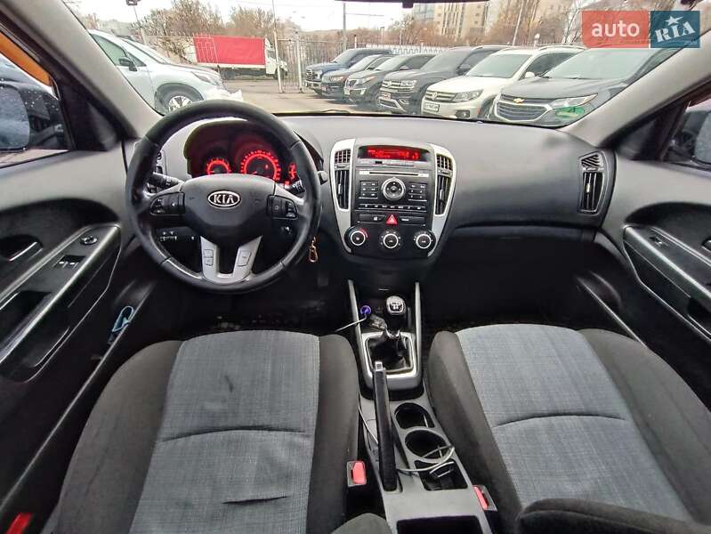 Хэтчбек Kia Ceed 2009 в Харькове