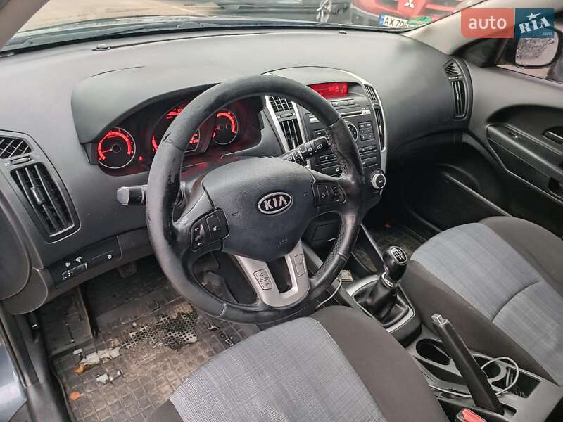 Хэтчбек Kia Ceed 2009 в Харькове