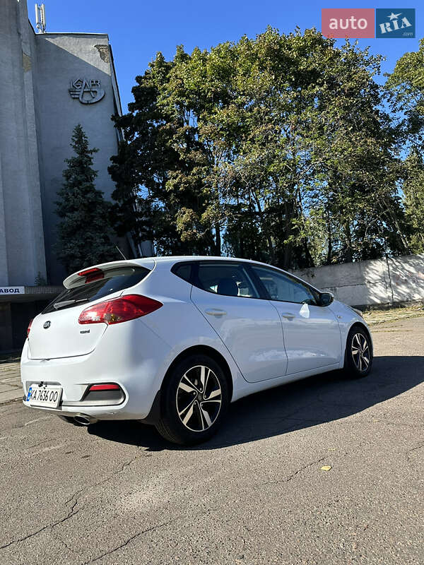 Хетчбек Kia Ceed 2015 в Києві фото 4 Хетчбек Kia Ceed 2015 в Києві
