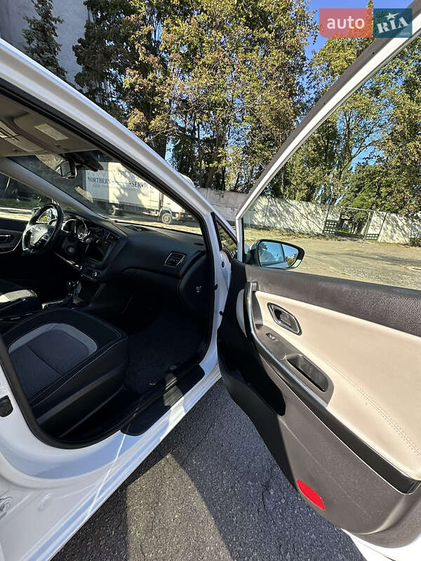 Хетчбек Kia Ceed 2015 в Києві фото 10 Хетчбек Kia Ceed 2015 в Києві