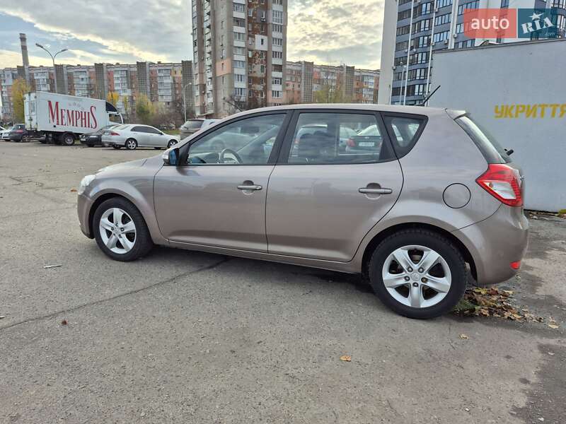 Хэтчбек Kia Ceed 2010 в Черкассах