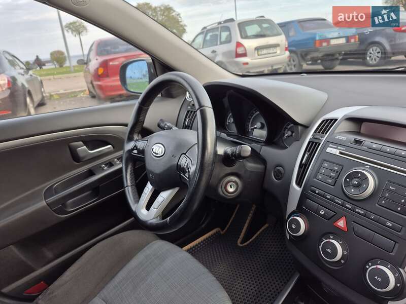 Хэтчбек Kia Ceed 2010 в Черкассах