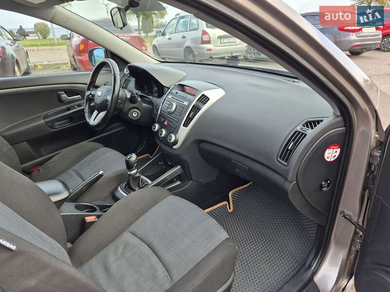 Хэтчбек Kia Ceed 2010 в Черкассах