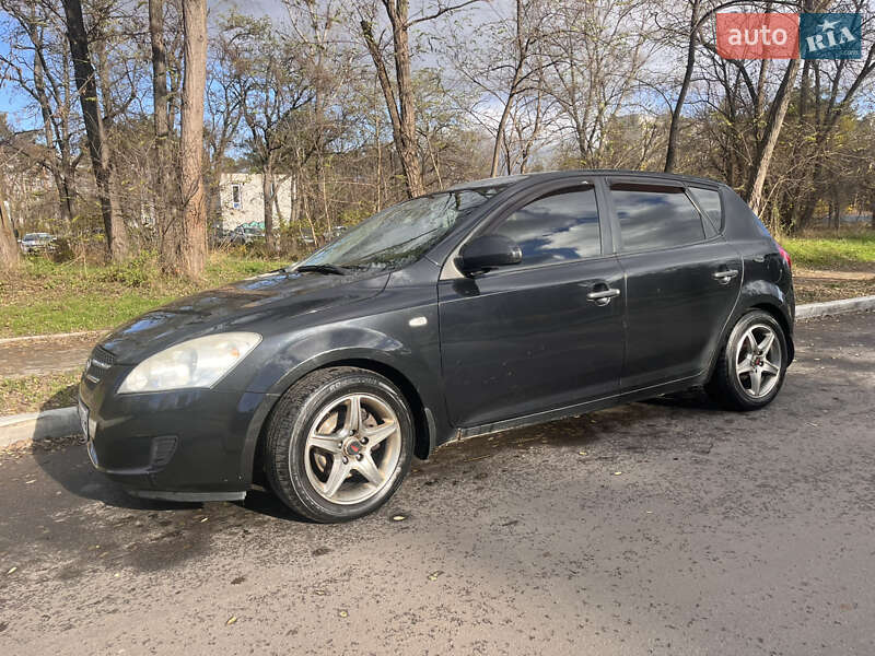 Хетчбек Kia Ceed 2008 в Києві фото 5 Хетчбек Kia Ceed 2008 в Києві
