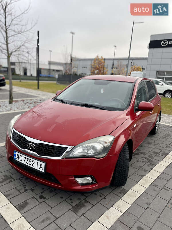 Хэтчбек Kia Ceed 2010 в Мукачево