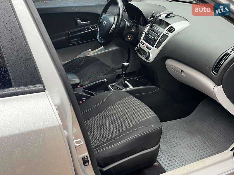 Хэтчбек Kia Ceed 2007 в Киеве