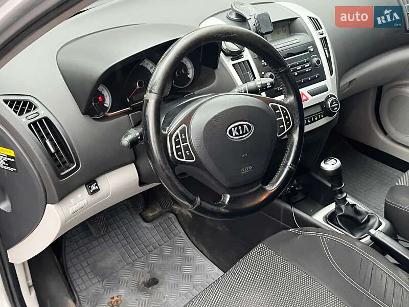 Хэтчбек Kia Ceed 2007 в Киеве