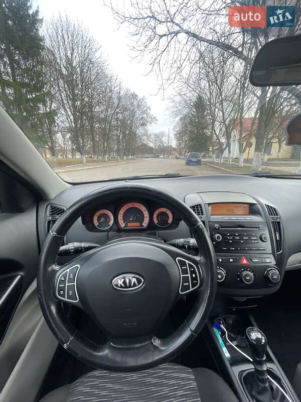 Универсал Kia Ceed 2009 в Ромнах