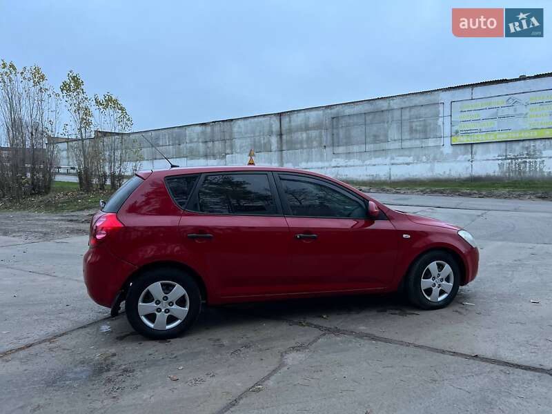 Хэтчбек Kia Ceed 2007 в Змиеве фото 6 Хэтчбек Kia Ceed 2007 в Змиеве