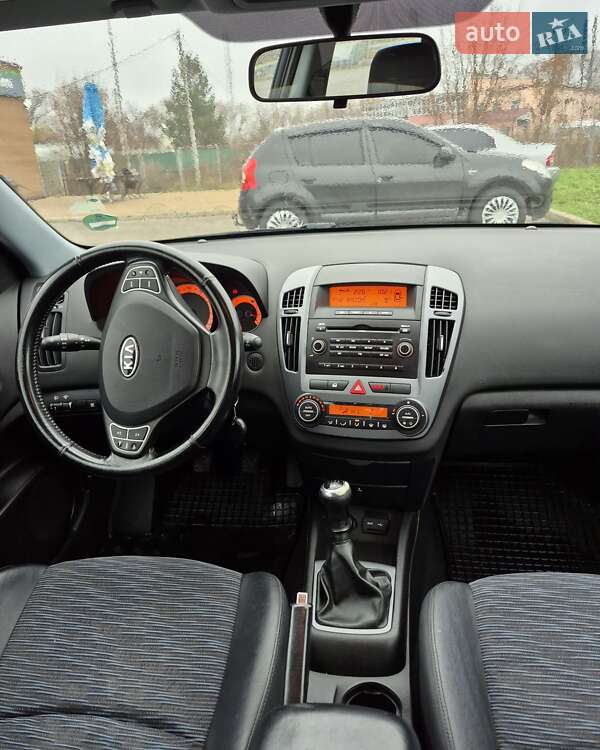 Хэтчбек Kia Ceed 2008 в Конотопе