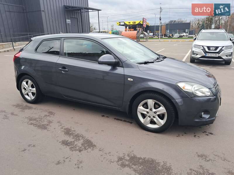 Хэтчбек Kia Ceed 2008 в Ирпене