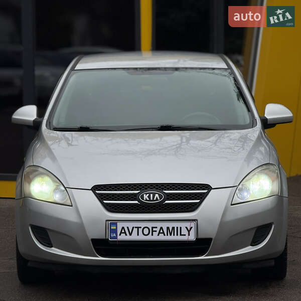 Хэтчбек Kia Ceed 2008 в Киеве