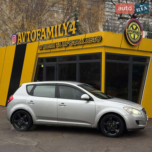 Хэтчбек Kia Ceed 2008 в Киеве