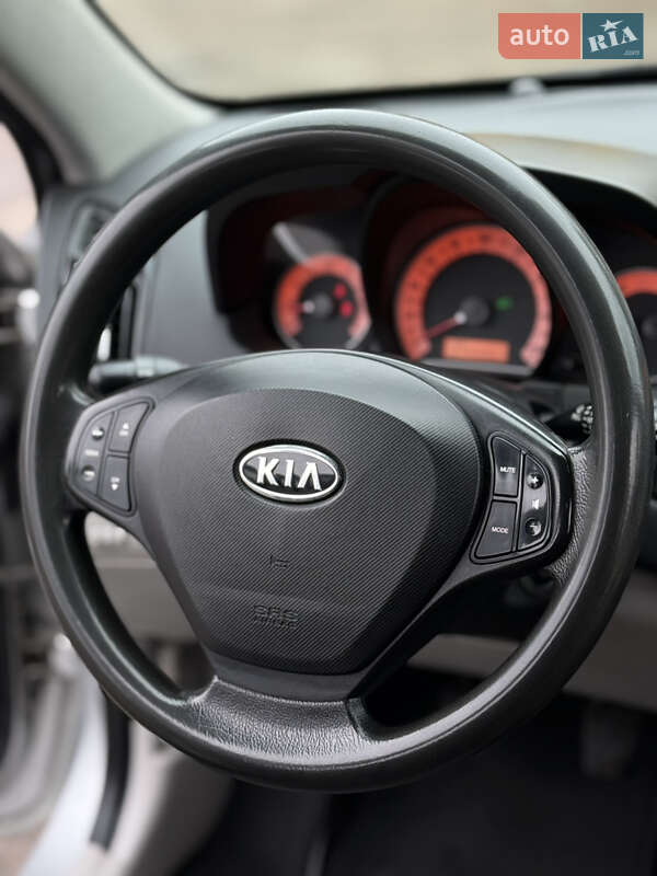 Хэтчбек Kia Ceed 2008 в Киеве