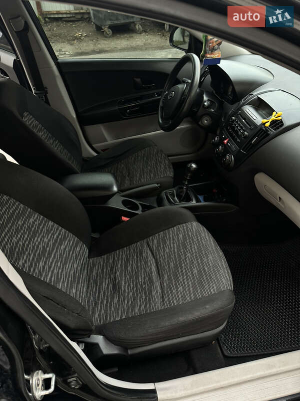 Хэтчбек Kia Ceed 2008 в Киеве