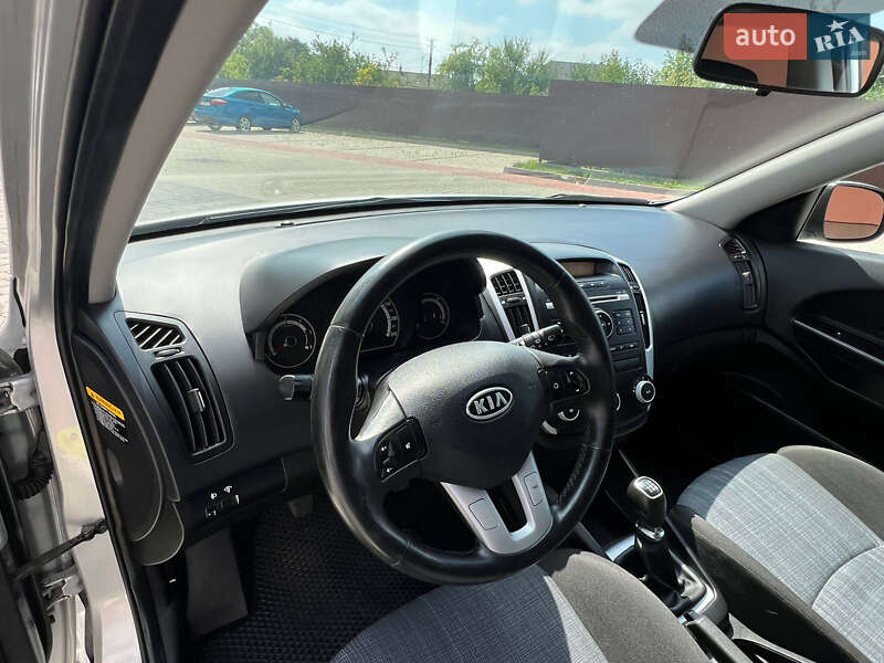 Хетчбек Kia Ceed 2010 в Івано-Франківську