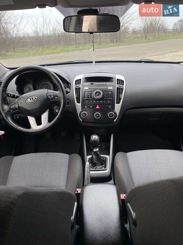 Хетчбек Kia Ceed 2011 в Южноукраїнську фото 18 Хетчбек Kia Ceed 2011 в Южноукраїнську
