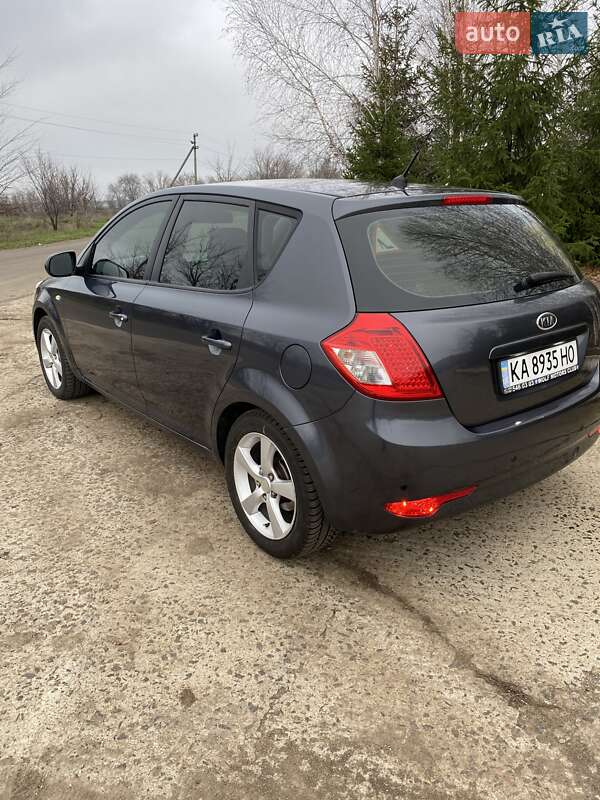 Хетчбек Kia Ceed 2011 в Южноукраїнську фото 4 Хетчбек Kia Ceed 2011 в Южноукраїнську