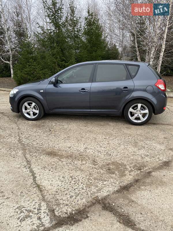 Хетчбек Kia Ceed 2011 в Южноукраїнську фото 3 Хетчбек Kia Ceed 2011 в Южноукраїнську