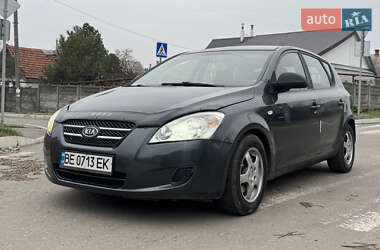 Хэтчбек Kia Ceed 2008 в Запорожье