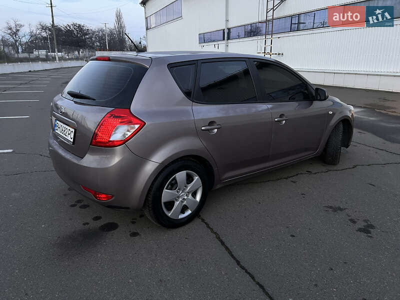 Хэтчбек Kia Ceed 2009 в Белгороде-Днестровском