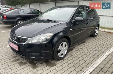 Хэтчбек Kia Ceed 2010 в Луцке