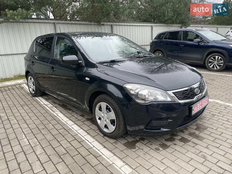Хэтчбек Kia Ceed 2010 в Луцке