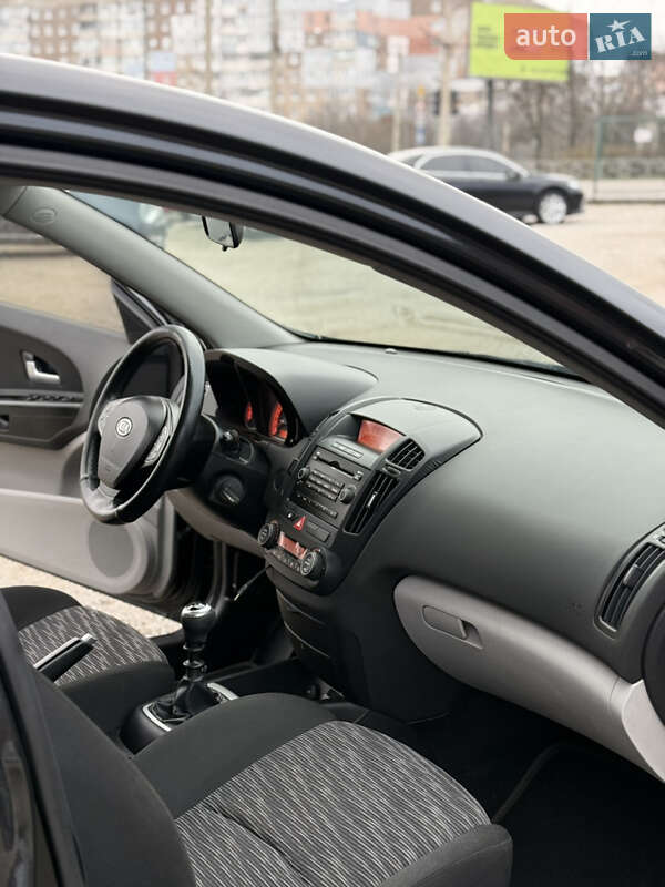 Хетчбек Kia Ceed 2008 в Кропивницькому