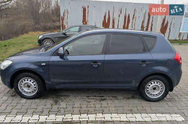Хэтчбек Kia Ceed 2009 в Черновцах